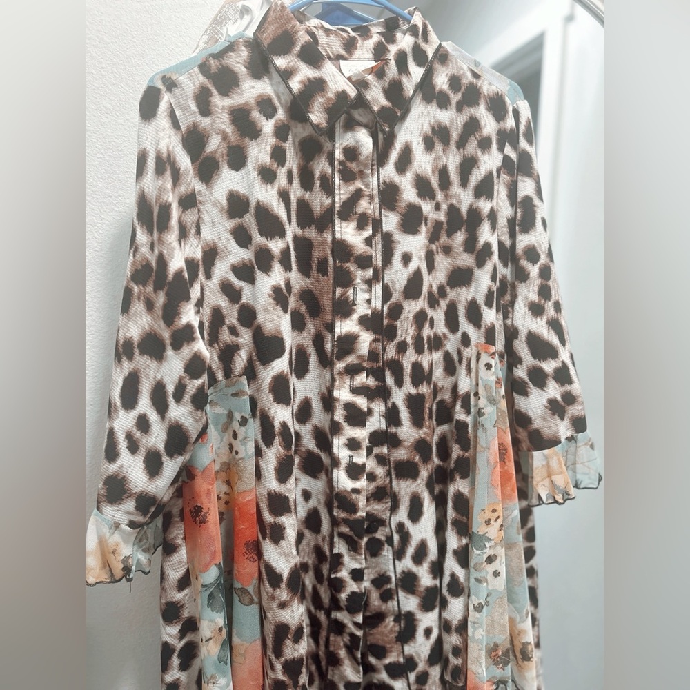 Leopard Print Button-Front Tunic With Floral Pane… - image 2
